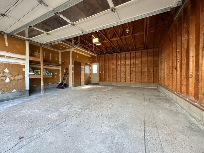 Building Photo - 34 Orchard St