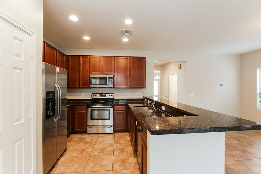 Building Photo - 5005 W Fawn Dr