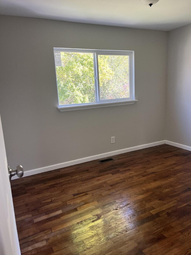 Building Photo - 5520 Bermuda Ln