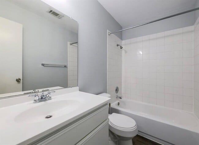 Building Photo - 2132 Andover Dr