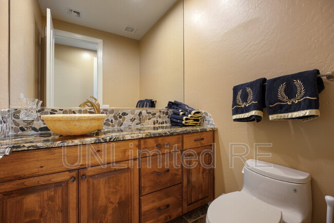 Building Photo - 674 Crosscreek Dr