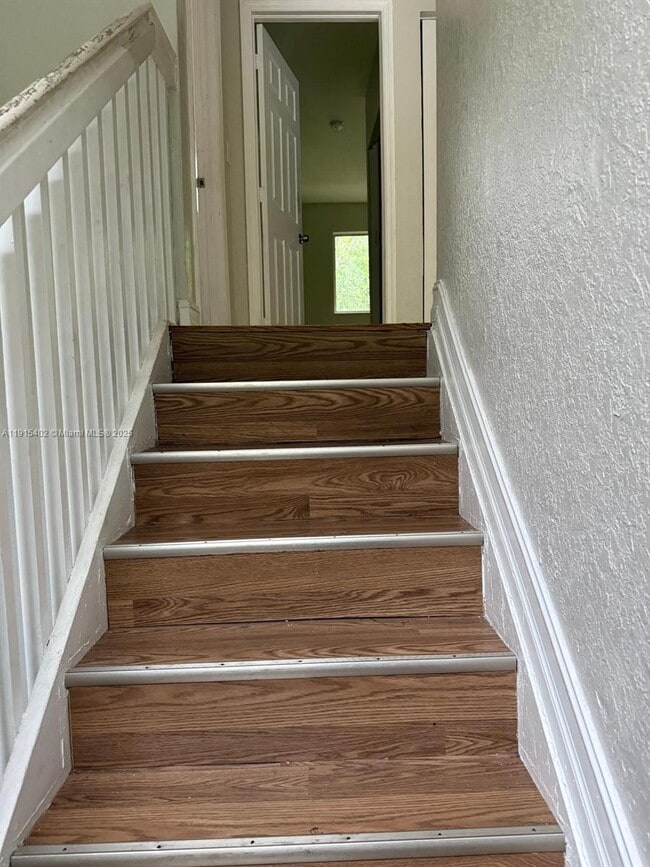 Building Photo - 657 SW 10th St