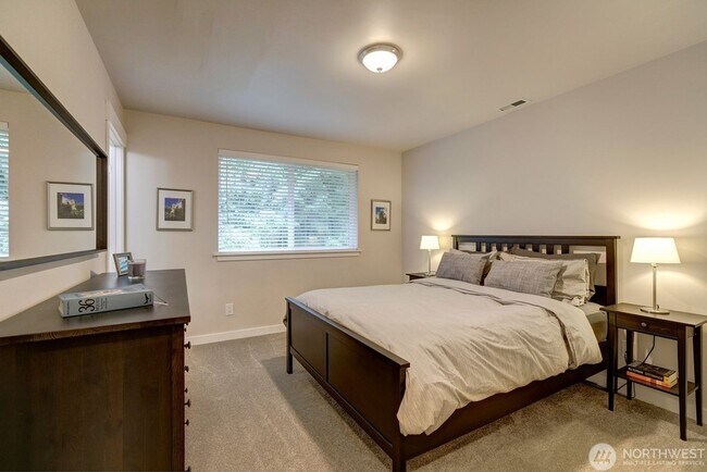 Building Photo - Stunning 4BR/2.5BA Home in Lake Forest Park ?