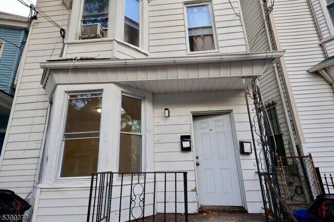 Building Photo - 89 Cutler St