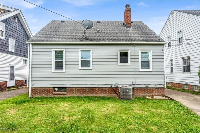 Building Photo - 8218 Essen Ave
