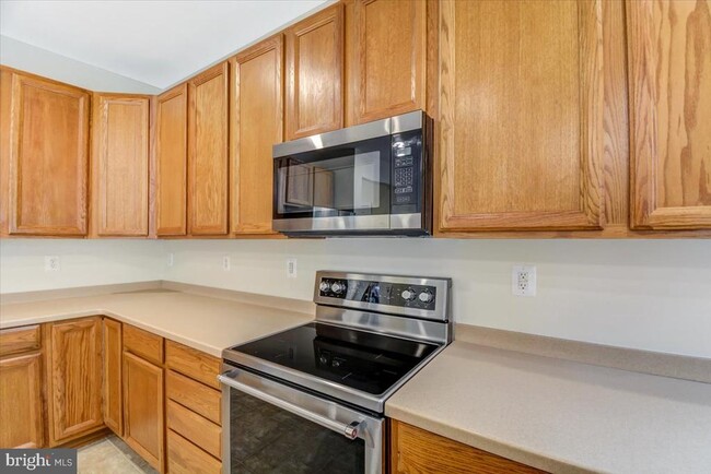 Building Photo - 240 Davis St