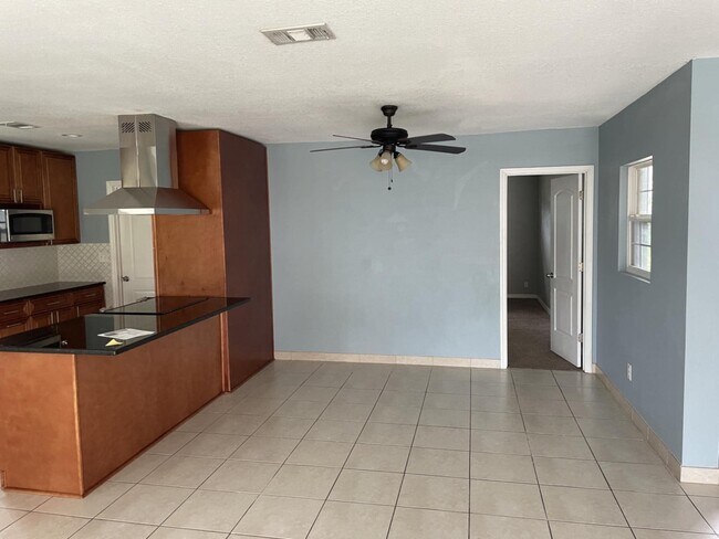 Building Photo - 8311 Millwood Dr