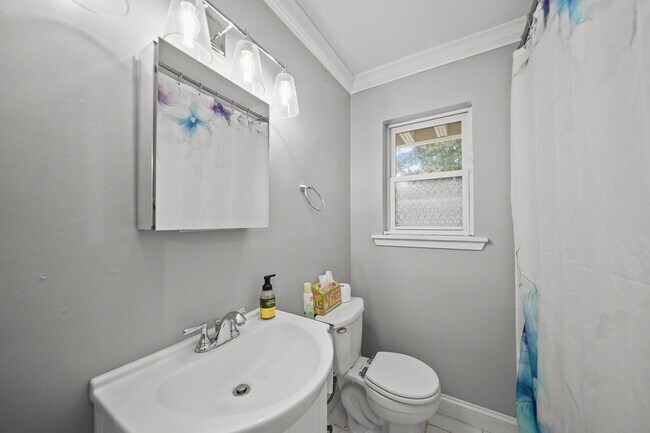 Building Photo - 4040 San Felipe St