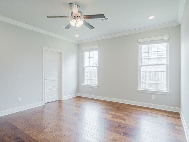 Building Photo - 940 W Ashmore Landing Loop