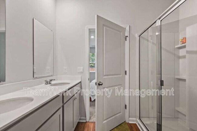 Building Photo - 643 Silver Spruce St