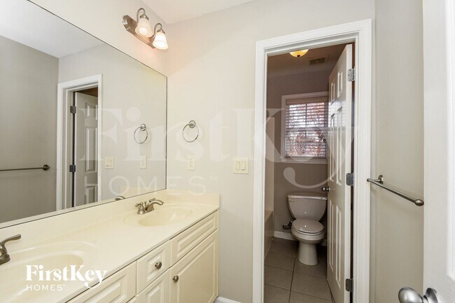 Building Photo - 116 Royal Gala Dr
