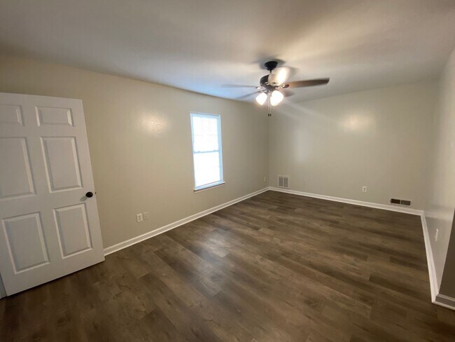 Building Photo - 220 Life Bridges Ln SW