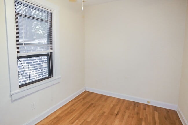 Building Photo - 2254 N Southport Ave