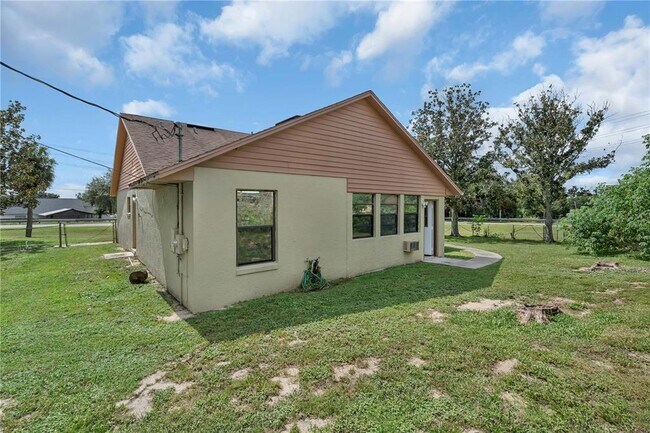 Building Photo - 10851 Log House Rd