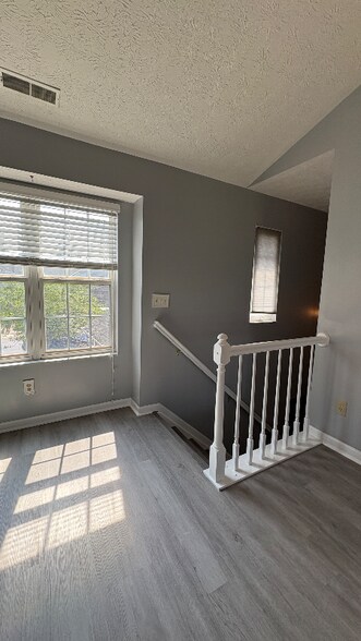 Building Photo - 4676 Court Yard Dr