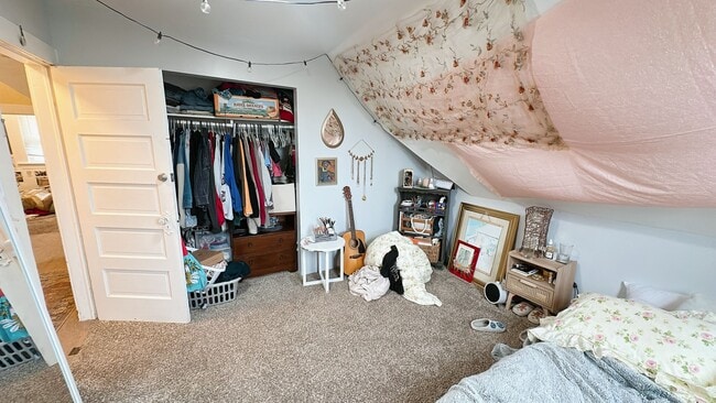 Building Photo - PRELEASE:  4+bdrm/1bath near WWU + Sehome Hill