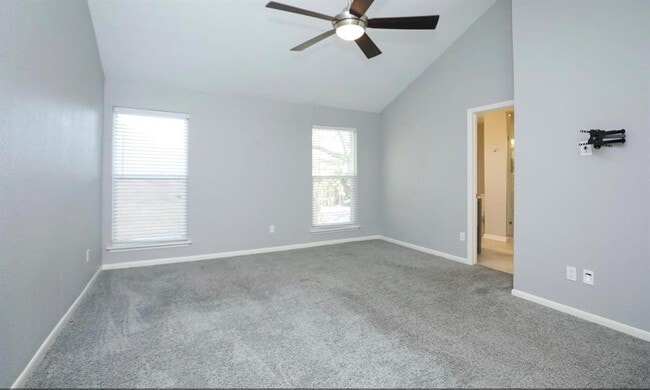 Building Photo - 9400 Doliver Dr