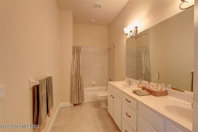 Building Photo - 1175 Clubhouse Dr