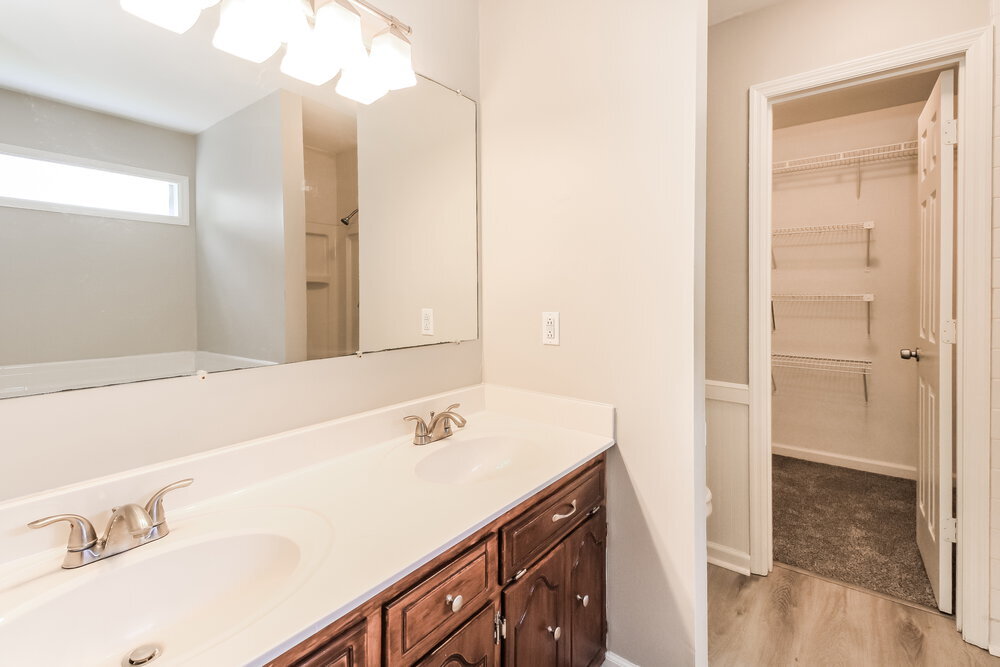 Building Photo - 3724 Belle Oaks Dr