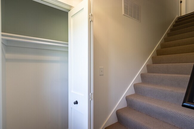 Building Photo - 1920 Edwards St