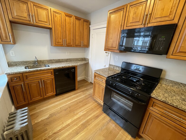 Building Photo - 260 Chestnut Hill Ave