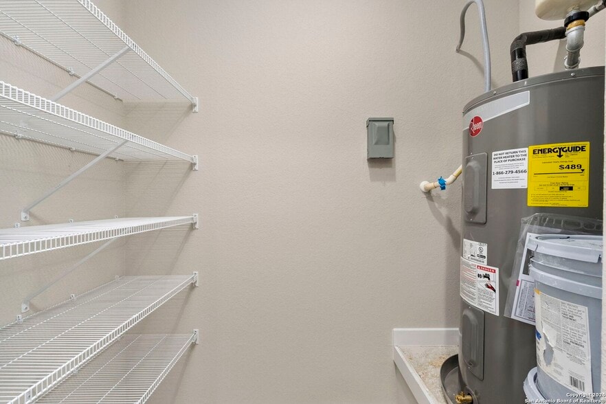 Building Photo - 510 Carol Crest St