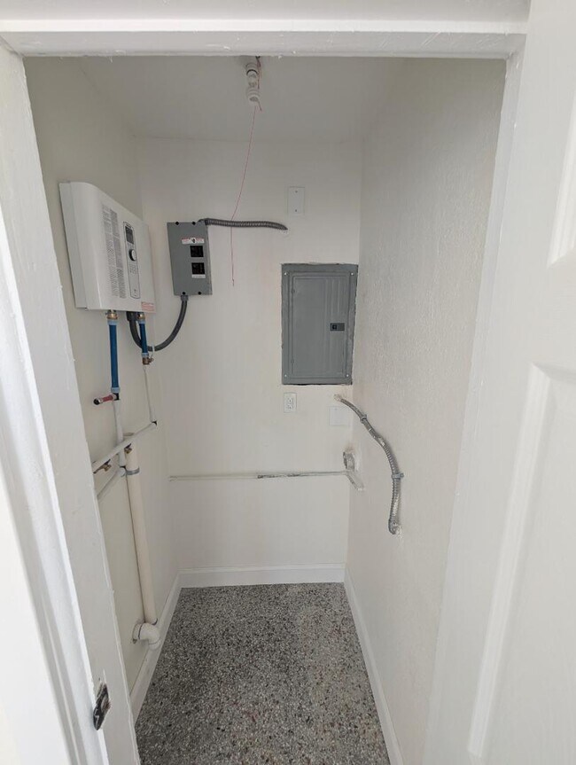 Building Photo - 124 146th Ave E