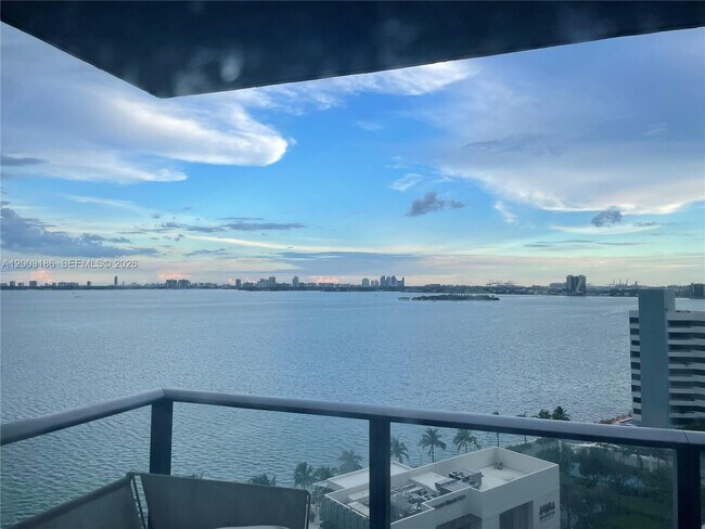 Building Photo - 650 NE 32nd St