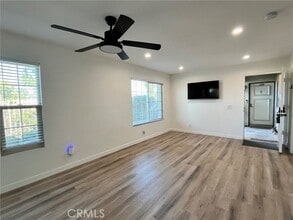 Building Photo - 23335 La Crescenta