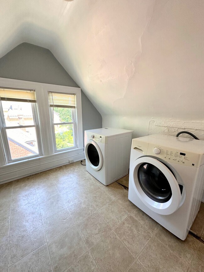 Building Photo - 833 S Trenton Ave