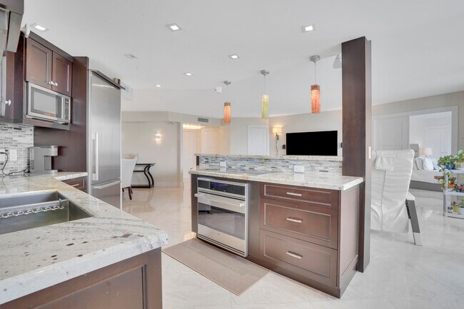Building Photo - 550 S Ocean Blvd