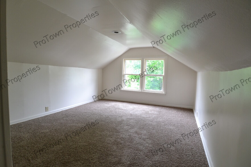 Building Photo - 508 S Des Plaines St