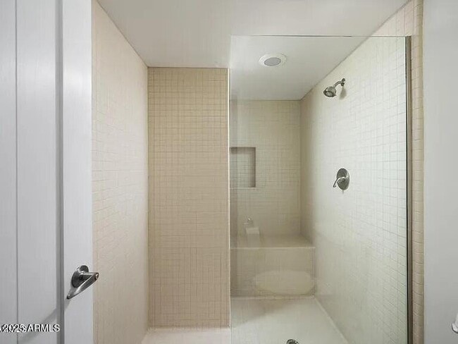 Building Photo - 9898 E Graythorn Dr