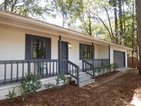 Building Photo - 913 Tamarack Ave