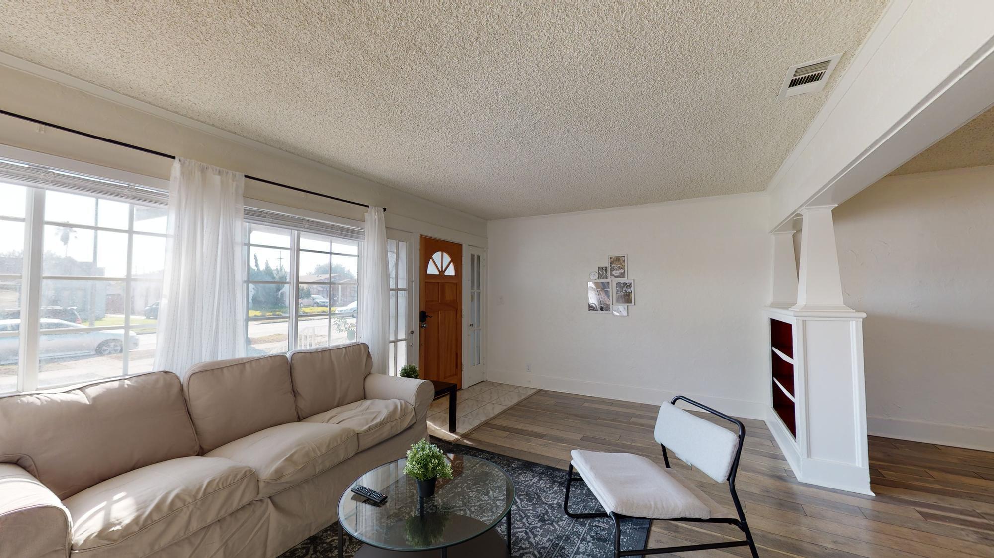 Building Photo - 3423 W 58th Plz