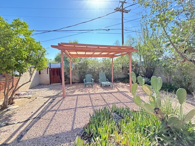 Building Photo - 3 bedroom Home-5th & Palo Verde