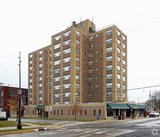 Westberry Apartments - 530 W Berry St