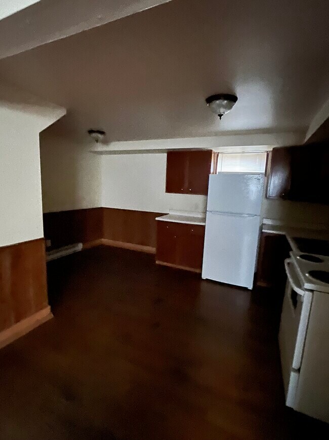 Primary Photo - 709 Leonard Ave