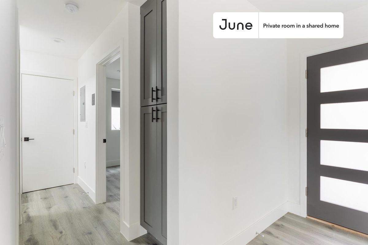 Building Photo - Room in Shared 4 bed/3 bath home