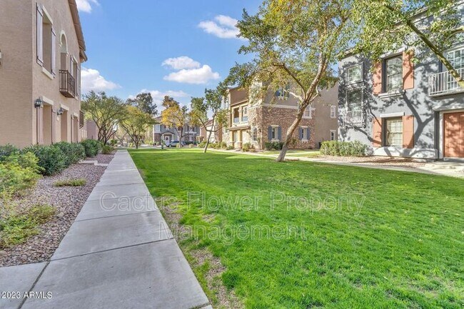 Building Photo - 5625 S 21st Pl