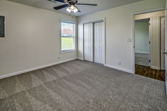 Building Photo - Stylish Belton Townhome | 3 Beds, 2 Baths,...
