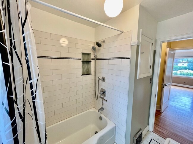 Building Photo - Well Maintained- 3 bed 2 bath Home - Piedm...