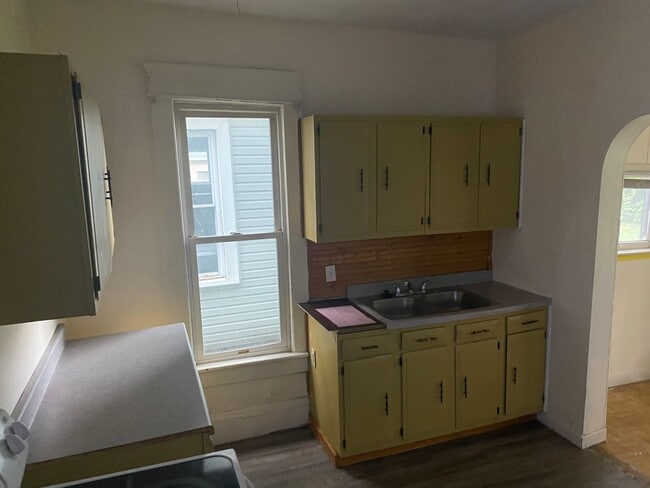 Building Photo - 63 Brown St