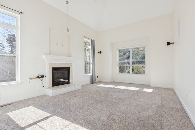 Building Photo - Chic's Beach Updated Rental!