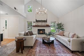 Building Photo - 10965 Pinehigh Dr