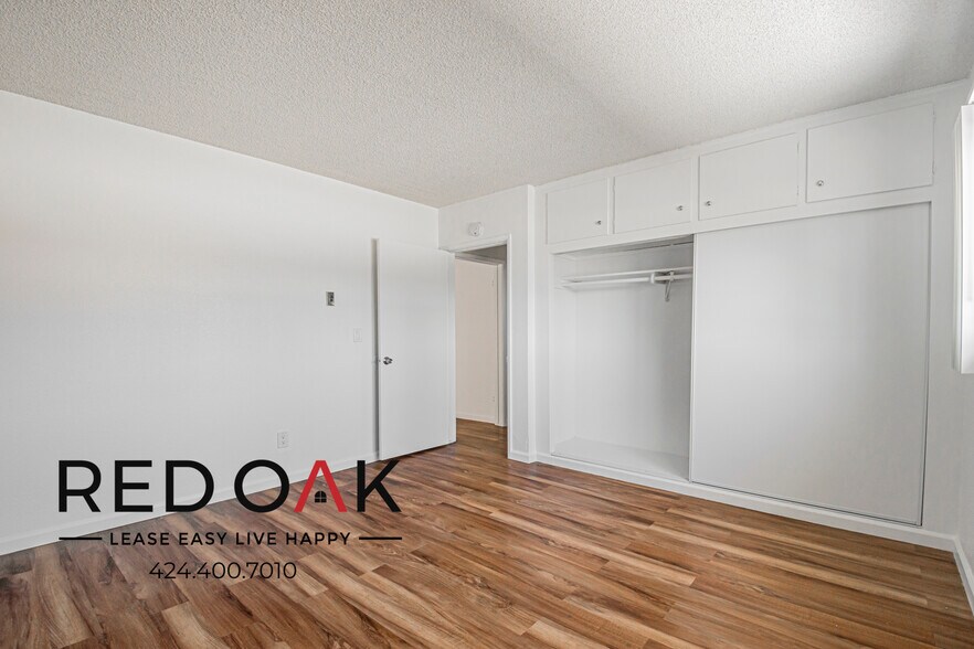 Building Photo - 10714 Western Ave