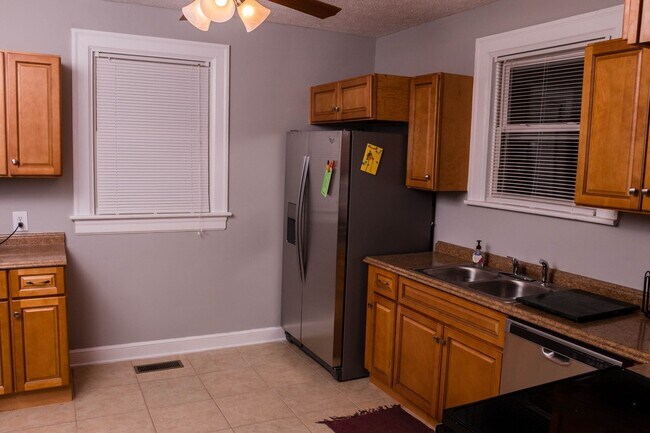 Building Photo - 4205 Tremont St