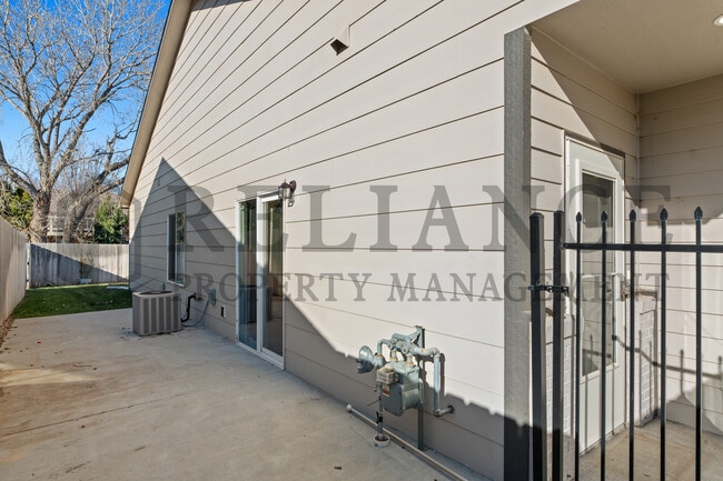 Building Photo - 3225 N Cedar Downs Ln