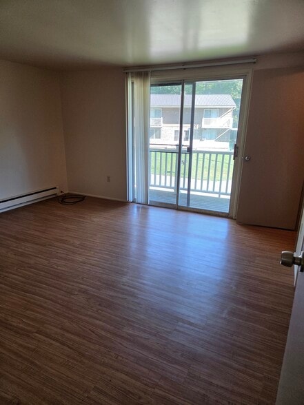 Master bedroom. - 102 Stonecrest