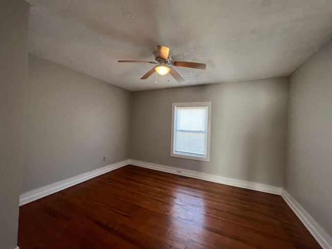 Building Photo - AVAILABLE TO SHOW!!!